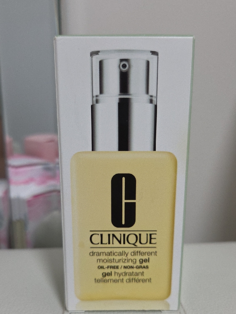 Clinique Dramatically Different Moisturizing Gel - Pale Yellow